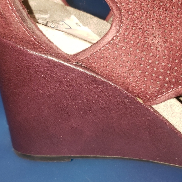 Burgundy wedge heel - Picture 6 of 6